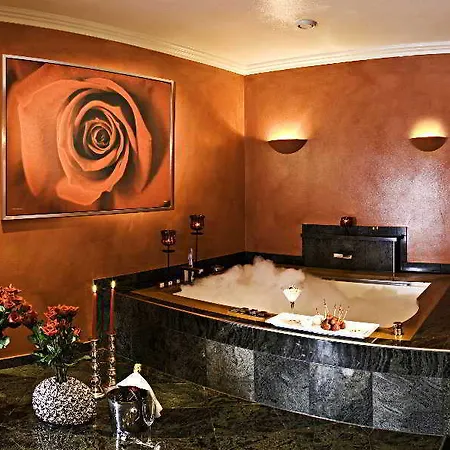 إنتنرز أم سي 4*