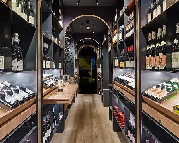 إنتنرز أم سي فندق