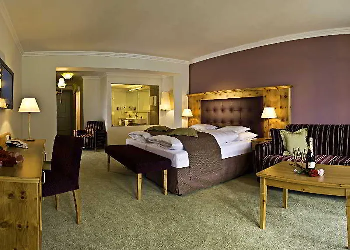 إنتنرز أم سي فندق 4*